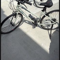 Liv Women Mountain bike Like New 