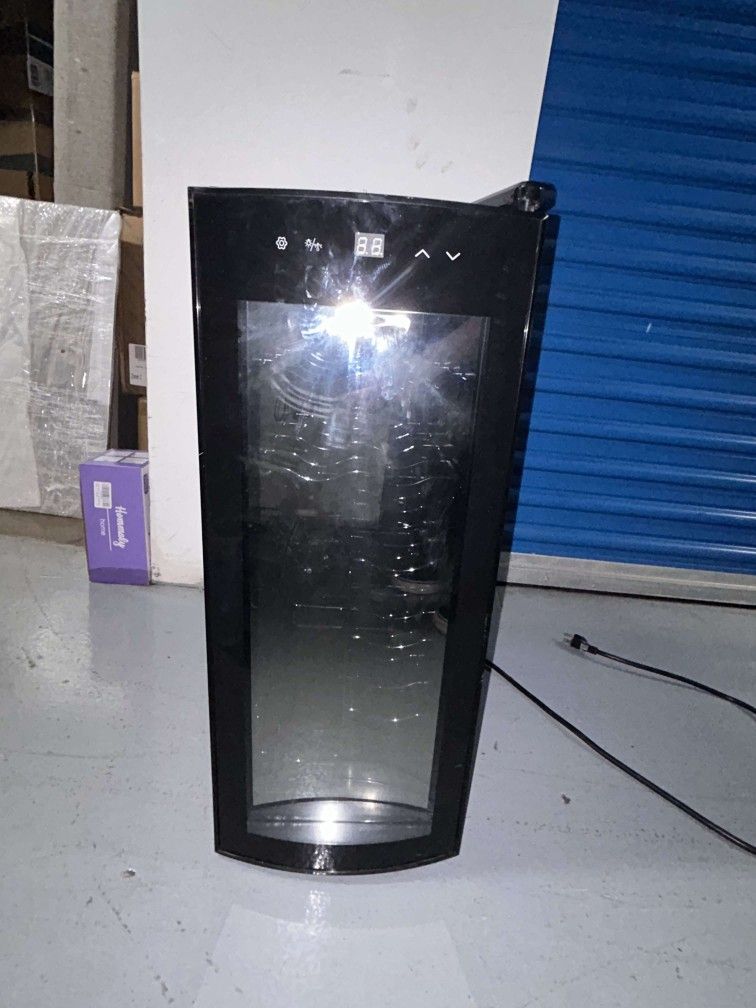 Private Reserve 8-Bottle Wine Cellar fridge mini