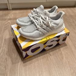 Rose Stol Foto Size 10 - Adidas Ultra Boost Vintage Rare White - Kanye West Worn Style -  Yeezy for Sale in Irvine, CA - OfferUp