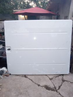 95 GMC Bed Cover White Nice Sporty Lines On It With Locks No Keys Though 