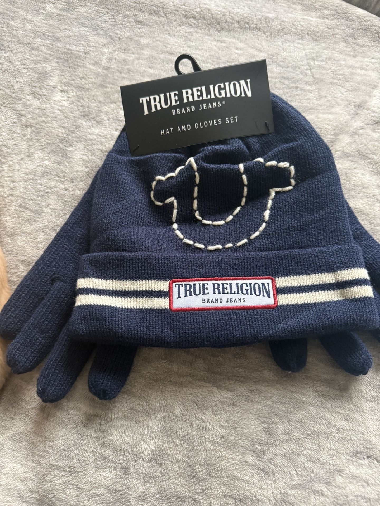 New True Religion Set Beanie & Gloves