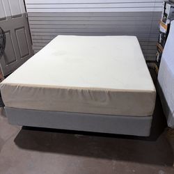 Tempur-Pedic Queen Matress w/Boxspring