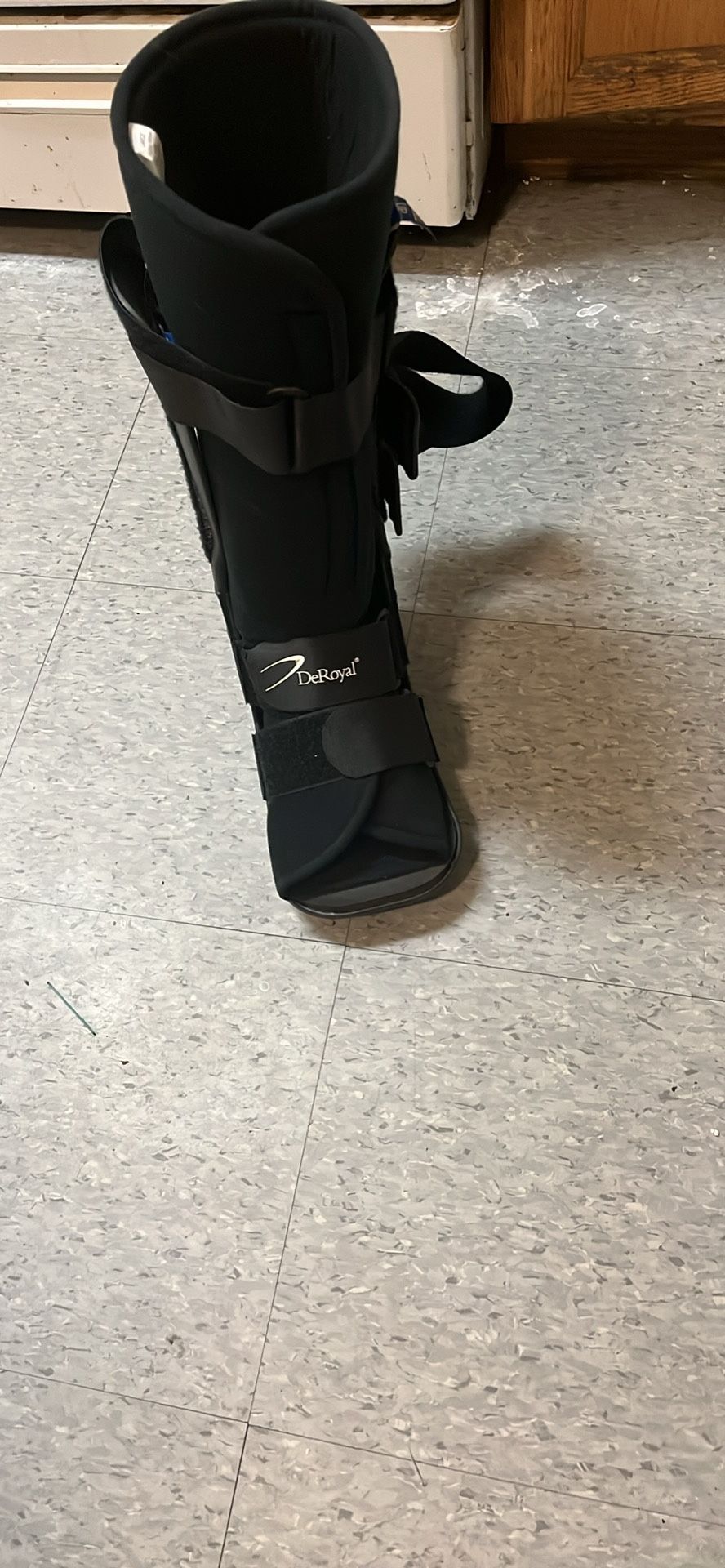 DeRoyal Walking Boot