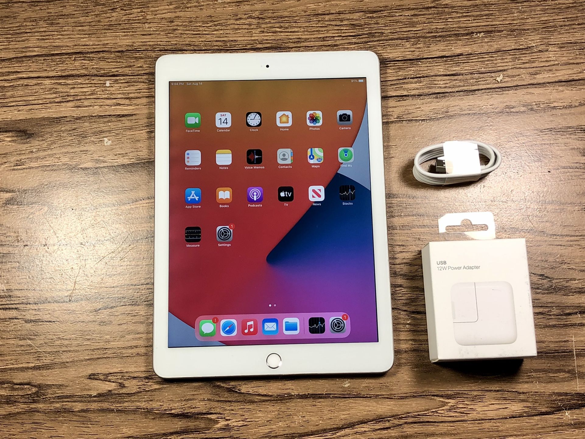 Apple IPad 5th Gen 32GB A1823 White 