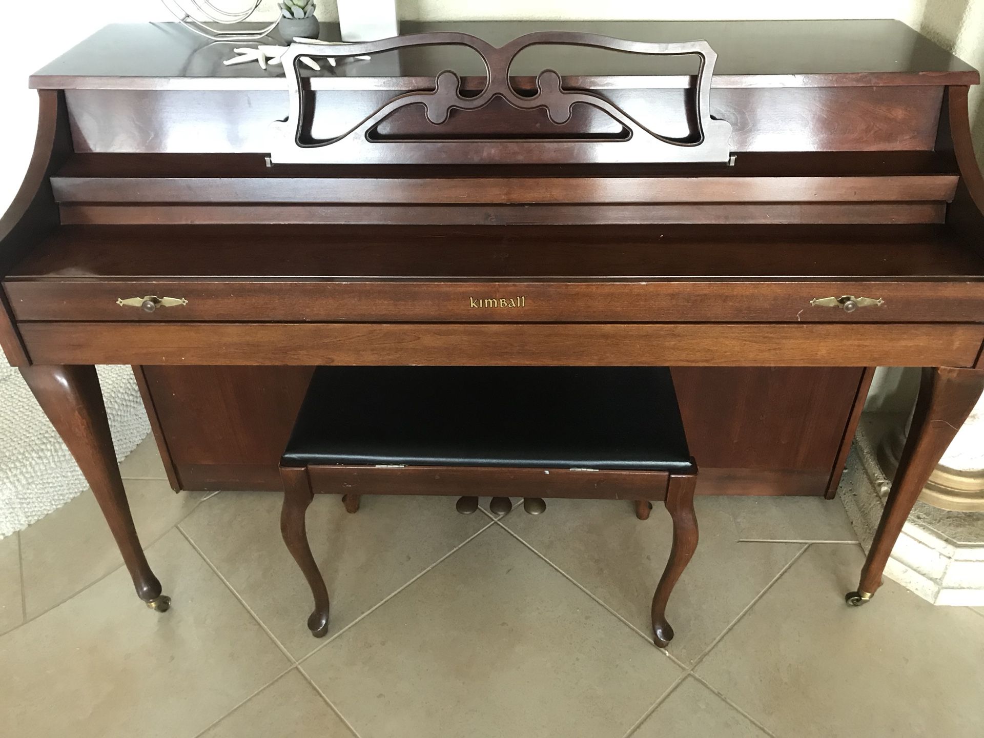 FREE - Very nice Kimball upright Piano - great for lessons, just come pick it up - FREE