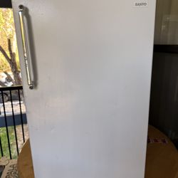 Sanyo Mini Fridge