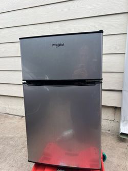 Whirlpool mini fridge