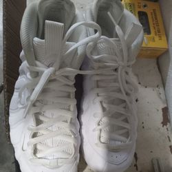 White nike foams