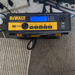 DeWalt 30 Amp Battery Charger 