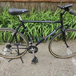 1991 Schwinn CrossCut hybrid bike, 21 speed, 22 1/2" large frame

