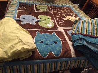 Crib set