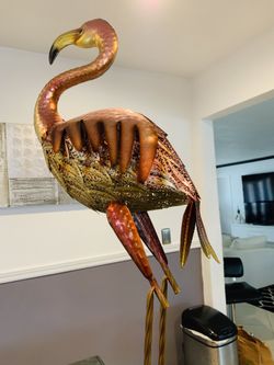 Indoor Outdoor flamingo metal 3-D statue for pool/garden/deck/patio