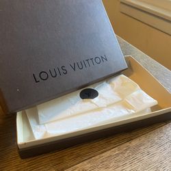 Authentic LOUIS VUITTON gift box, excellent condition