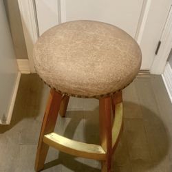 Single Swiveling Bar Stool