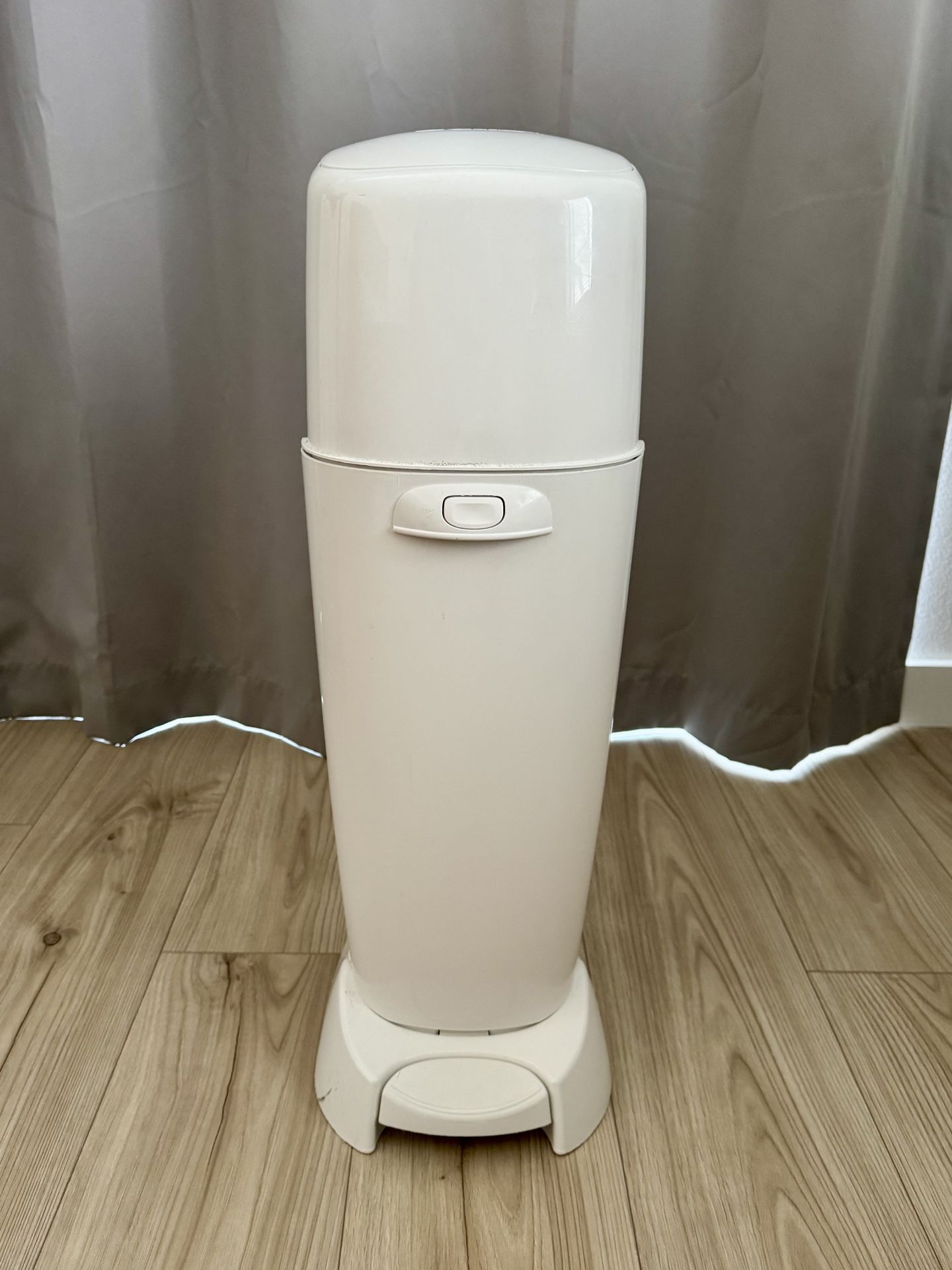 DIAPER GENIE Trash Pail w/ 3 Refills