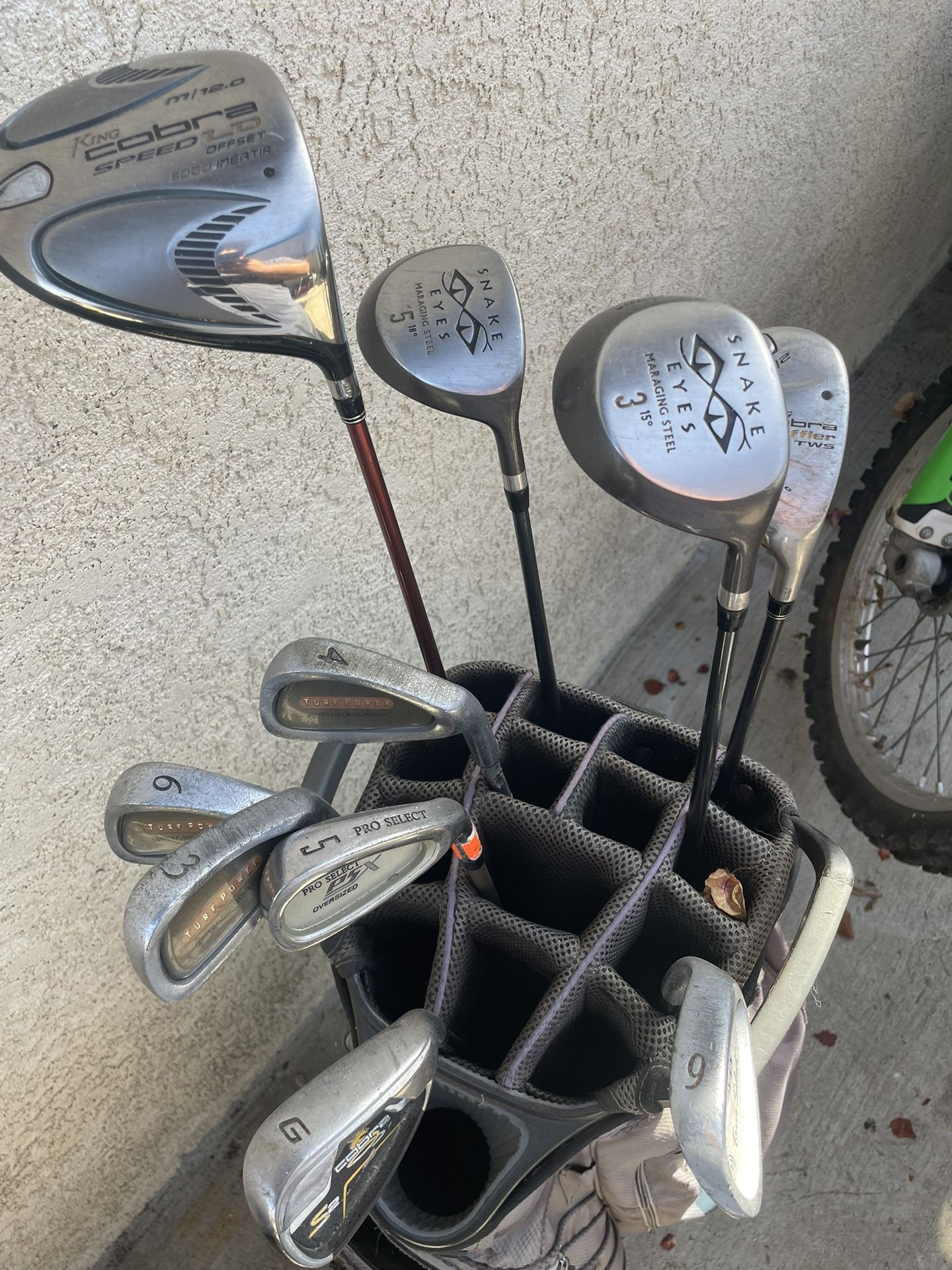 Men’s Incomplete Golf Set