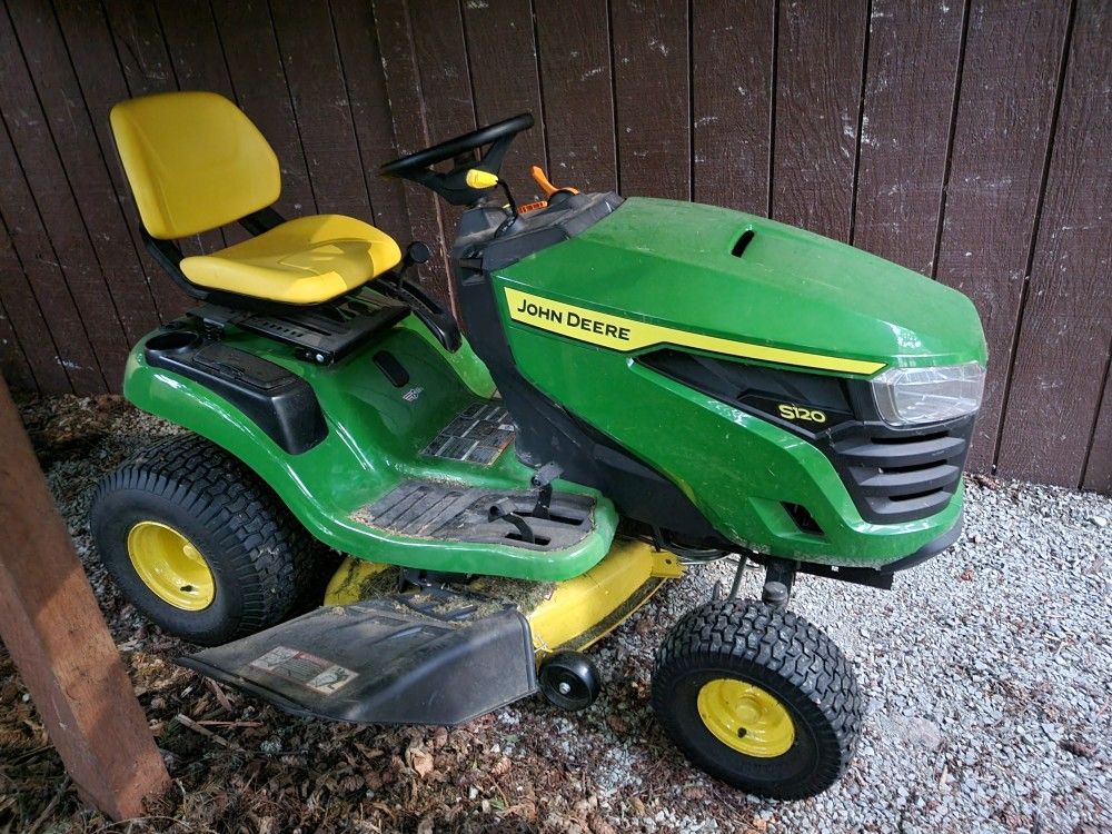 John Deere S120 Lawn Mower