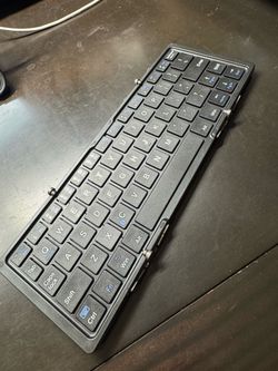 Tri-folding Bluetooth keyboard