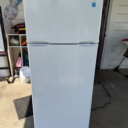 Like New Avanti Refrigerator – Only Used 1 Month – $350 OBO