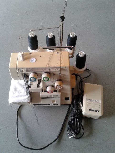Singer Merrittlock 14u44 (2054) Serger/ Sewing Machine