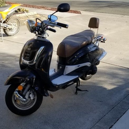 2008 Flyscooters IL Bello 150cc Scooter (1st $400 Takes It)