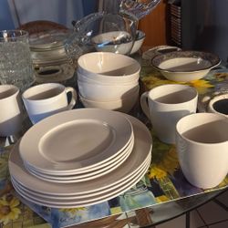 Thompson Pottery Place Setting 4/ Dishwasher Microwave Safe