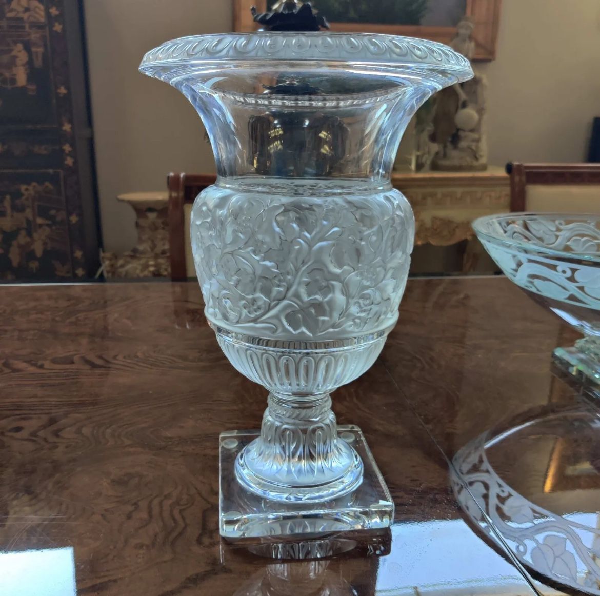 Lalique Versailles 14” In Vase -Frosted Crystal