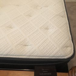 Stearns & Foster King seize Adjustable Bed With Split Mattresses 