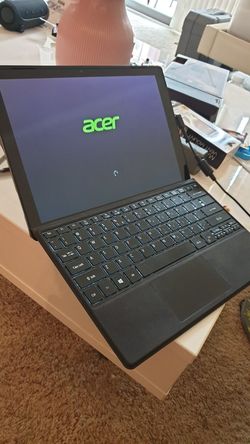 Acer switch alpha 12. Intel core is 6200, Ram 8 gb, ssd 256gb, type c charge, win 10 pro, stylus support , micro SD support