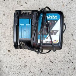 Cargador Makita 18v Good Condition 