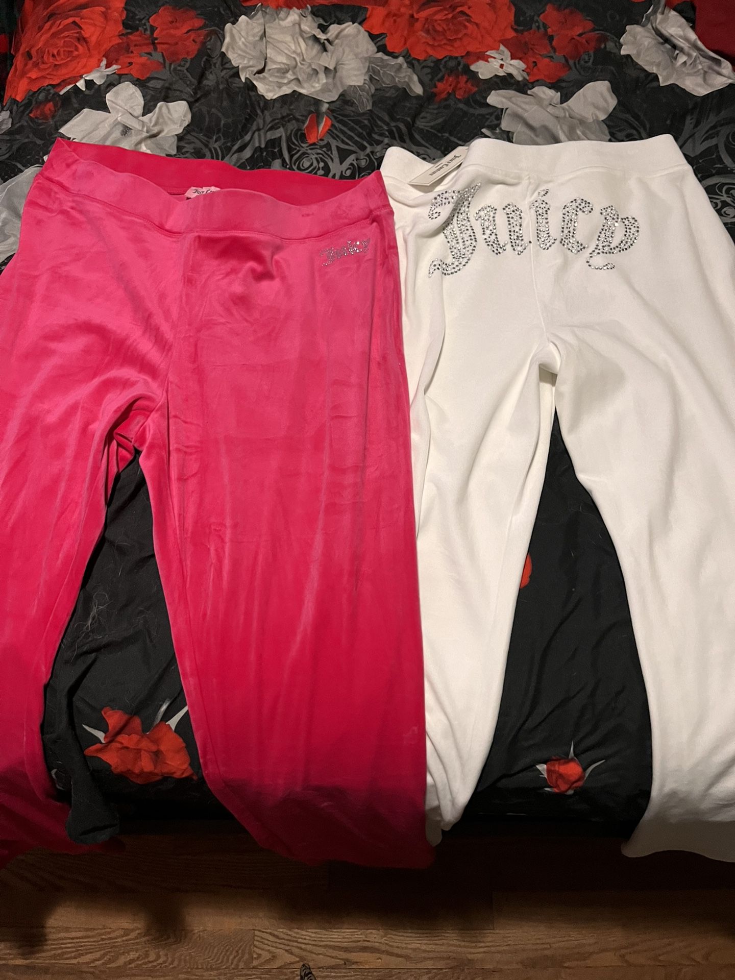 Womens juicy couture pants u get both cheap deal!!!!!