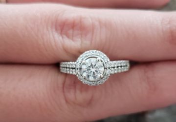 Real diamond engagement ring