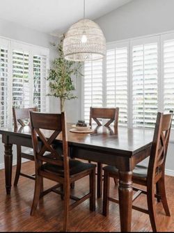Dining table & chairs