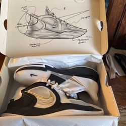 Nike Kyrie Low 5 Basketball Shoes Size 10