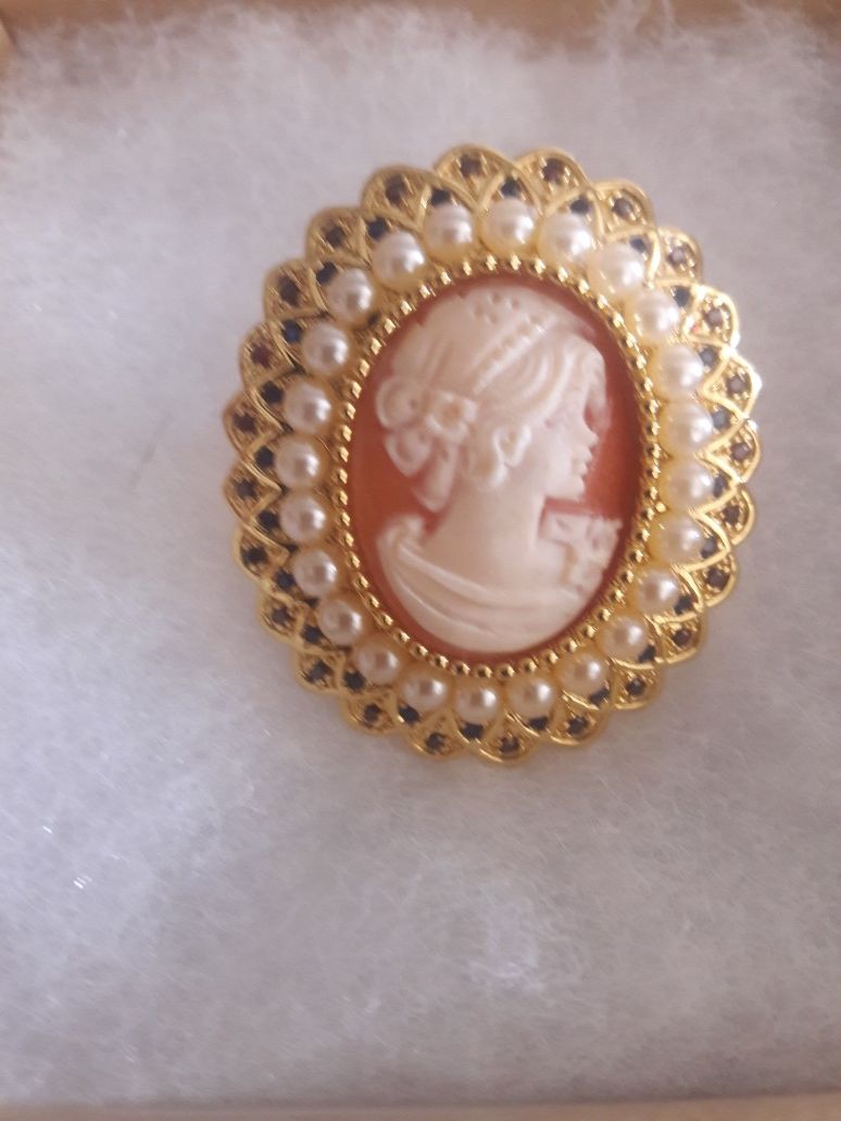 Cameo ring