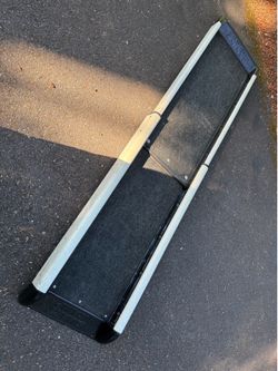 Telescoping pet ramp