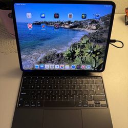 ipad pro 13 M4 256GB and Magic Keyboard