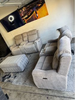 * Like New * Broy hill 3pc electric Modular recliners & ottoman ( Free Delivery )