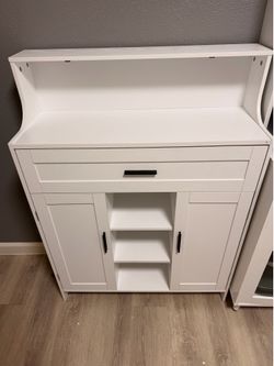Kitchen storage cabinet