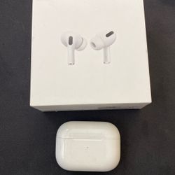 Apple AirPods Pro  4,used