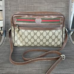 GUCCI Vintage Messenger Bag - Authentic  Gucci messenger bags, Vintage  messenger bag, Vintage gucci