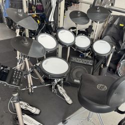 Simmons Titan 50 Drum Set With Extras 