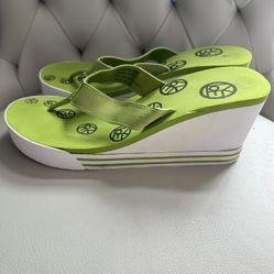 Y2K Women Neon Green Wedge Sandals Flip-Flops with Round Logo sz 10 Foam/Fabric