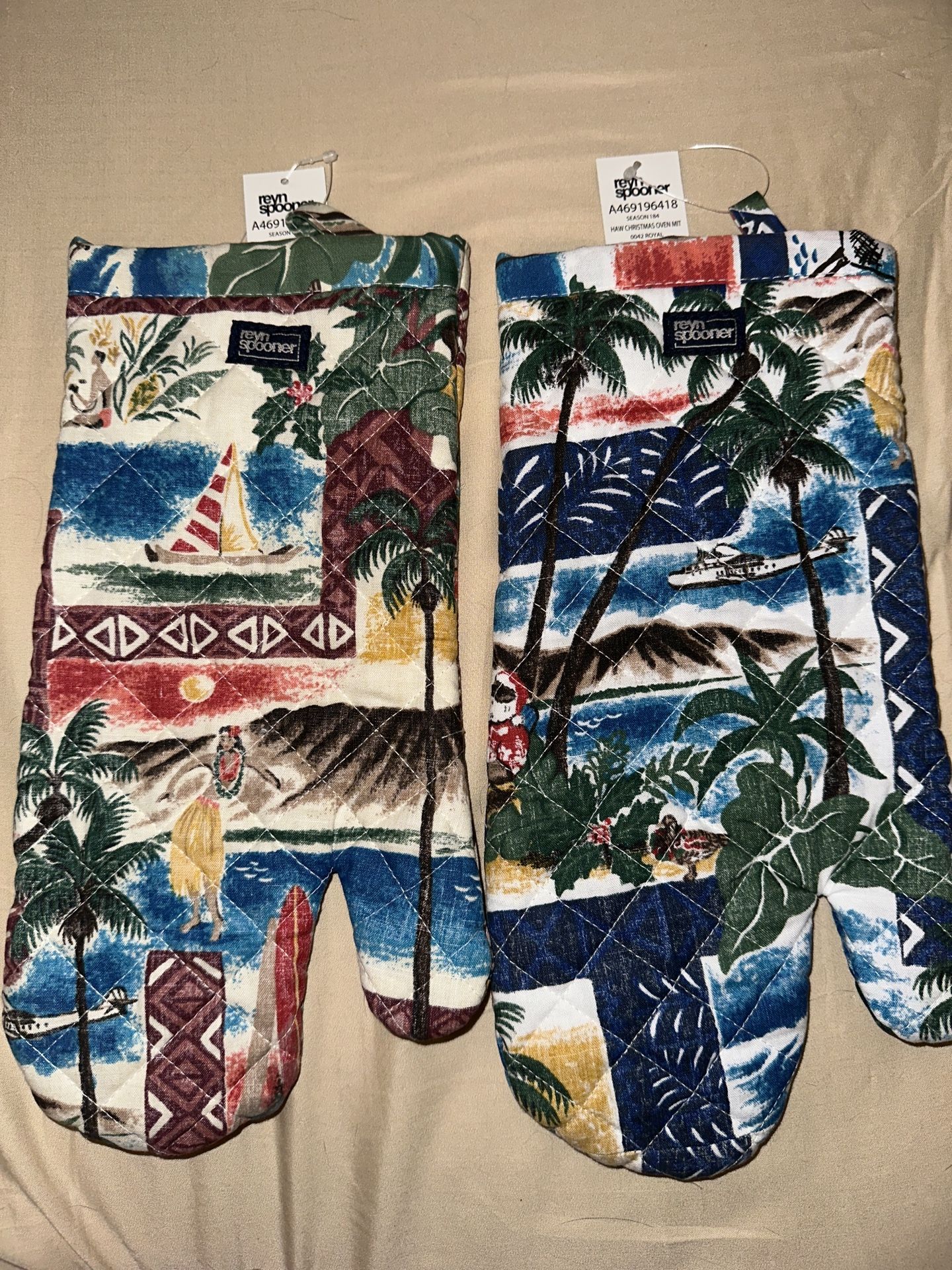 EXT RARE NWT Reyn Spooner HAWAII EXCL Christmas Print Oven Mitts Pot Holders