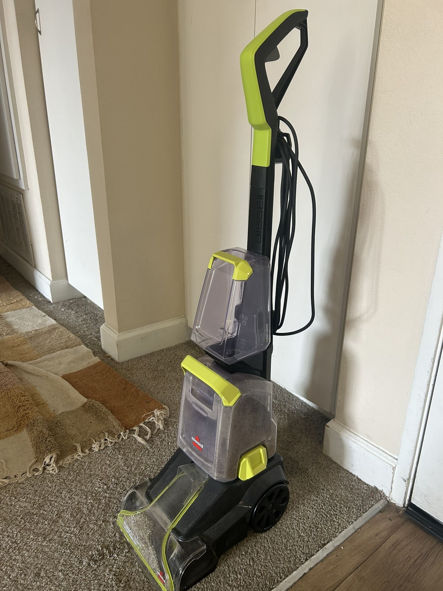 Bissell 2252 CleanView Swivel Upright Bagless Vacuum with Swivel Steering, Powerful Pet Hair Pick Up, Specialized Pet Tools, Large Capacity Dirt Tank,