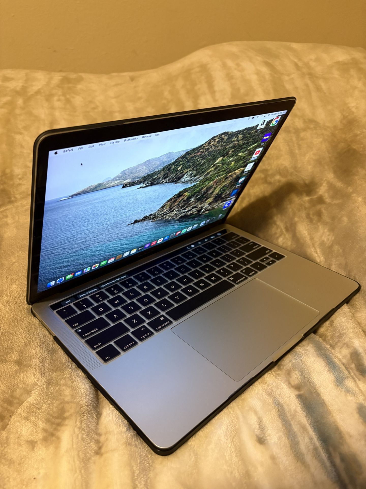 2016 MacBook Pro  Needs a New Screen