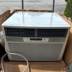 Frigidaire 12000 BTU Window Air Conditioner With Heat 