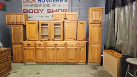 Maple Kitchen Cabinets with pull outs and pantry