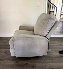 Free Rocking Chair: PICKUP TODAY