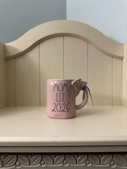 Rae Dunn Mom Est. 2026 Pink Mug